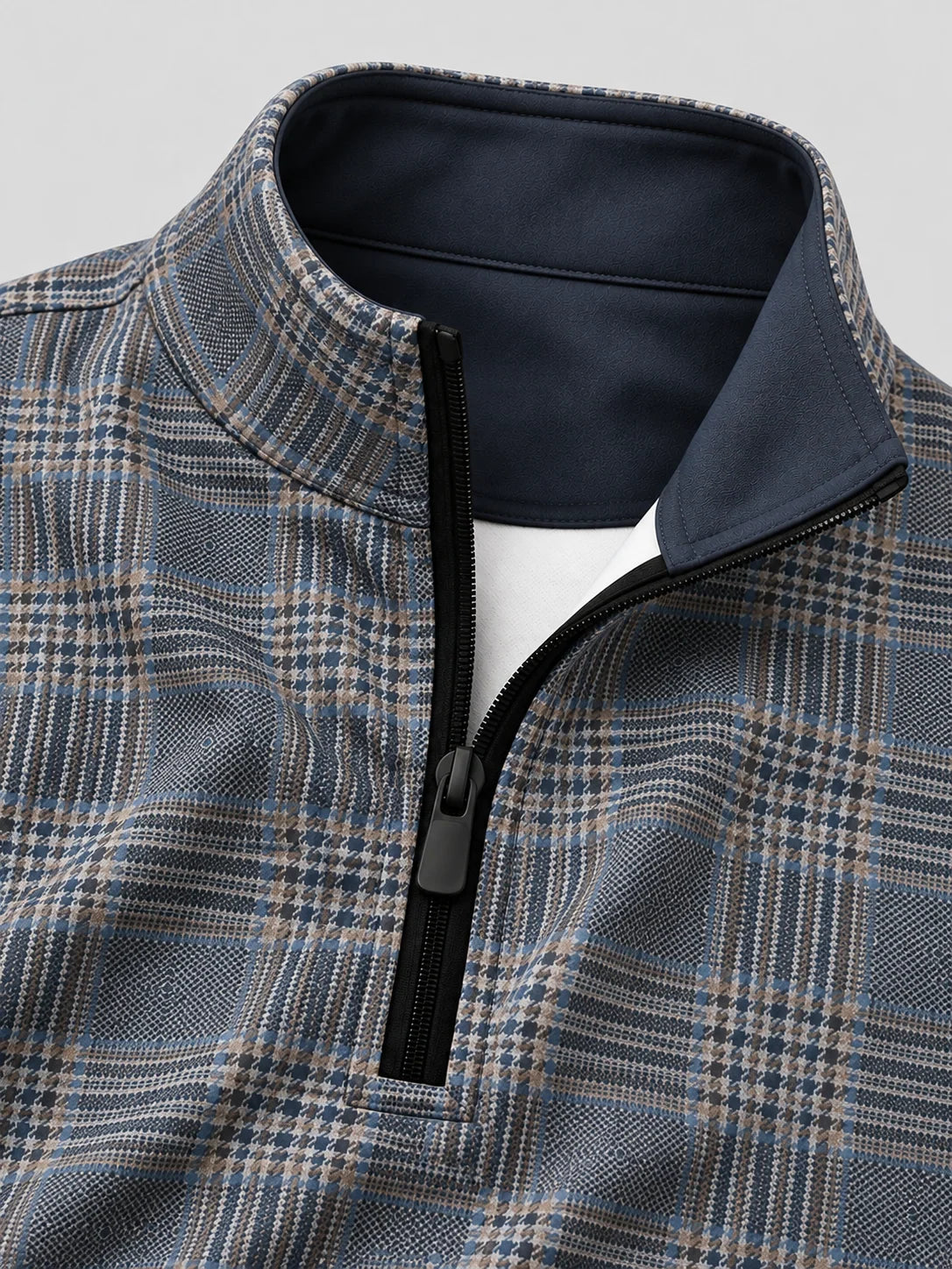 Blau-grauer Golfpullover aus Funktionsmaterial mit Karomuster und kurzem Reißverschluss