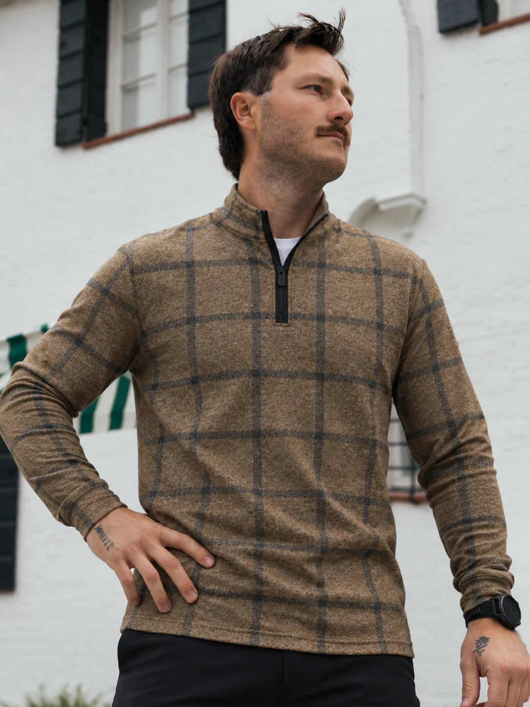 Golf-Pullover aus Funktionsmaterial in Kamelbraun mit Fensterkaromuster und Viertelreißverschluss