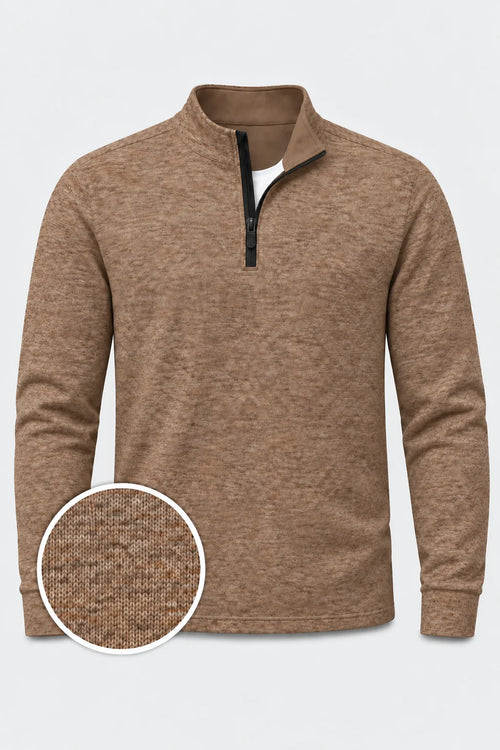 Camelbrauner Golf-Pullover aus strukturiertem Melange-Strick mit Viertelreißverschluss
