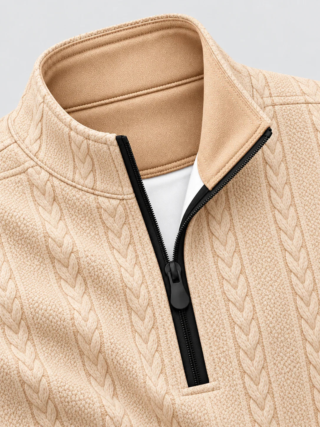 Golf-Pullover mit Viertelreißverschluss und Zopfmuster in Cremeweiß