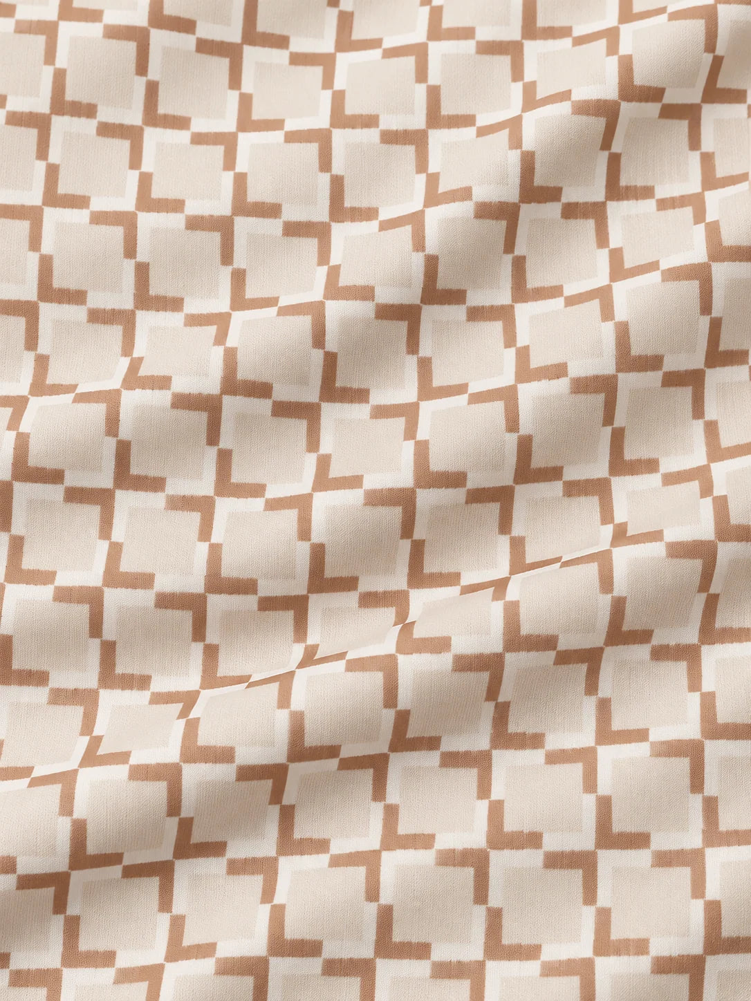 Performance-Pullover in Sand mit geometrischem Muster und kurzem Reißverschluss