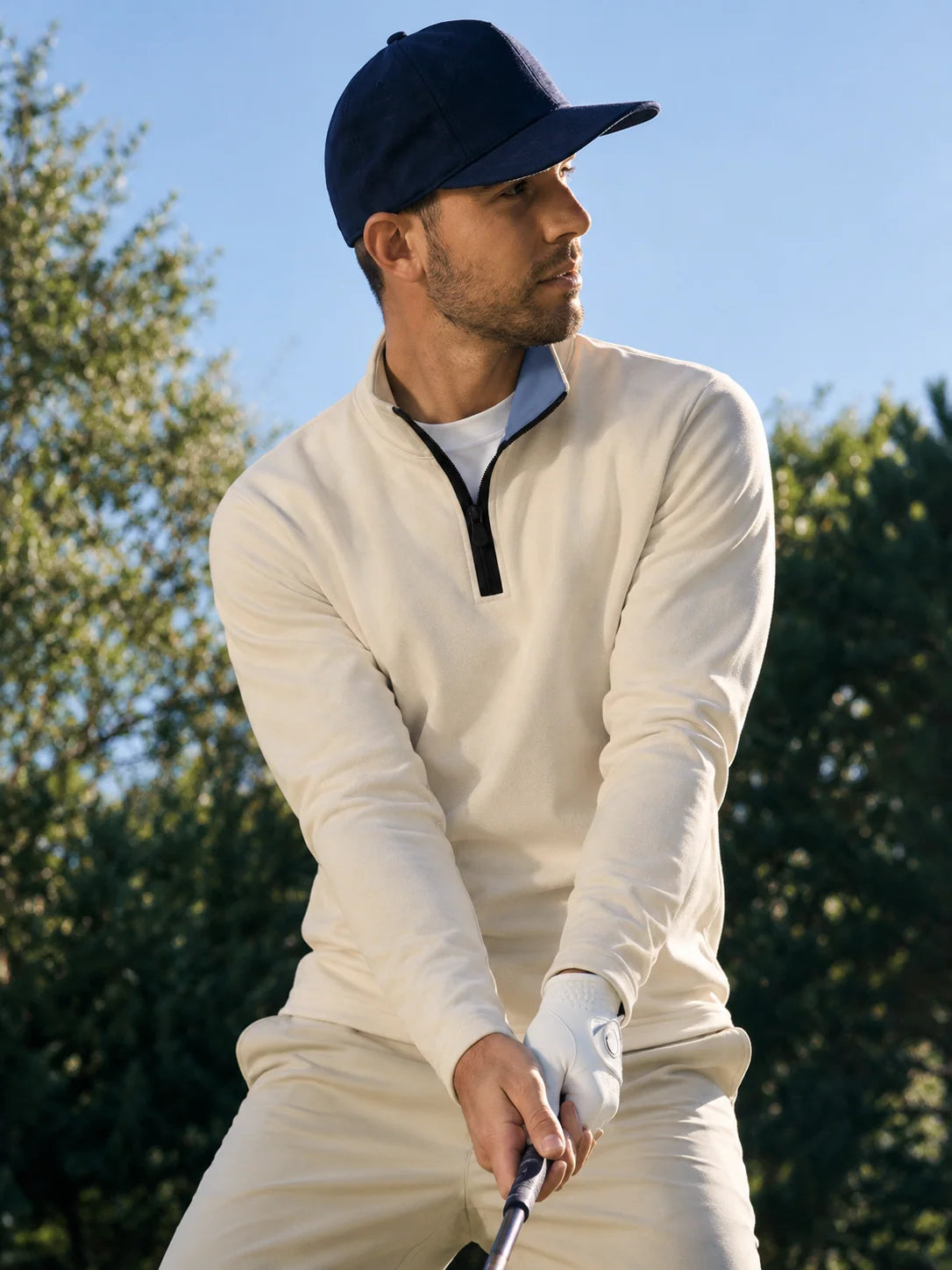 Golf-Pullover aus Funktionsmaterial in Elfenbeincreme mit einfarbigem Design und Viertelreißverschluss