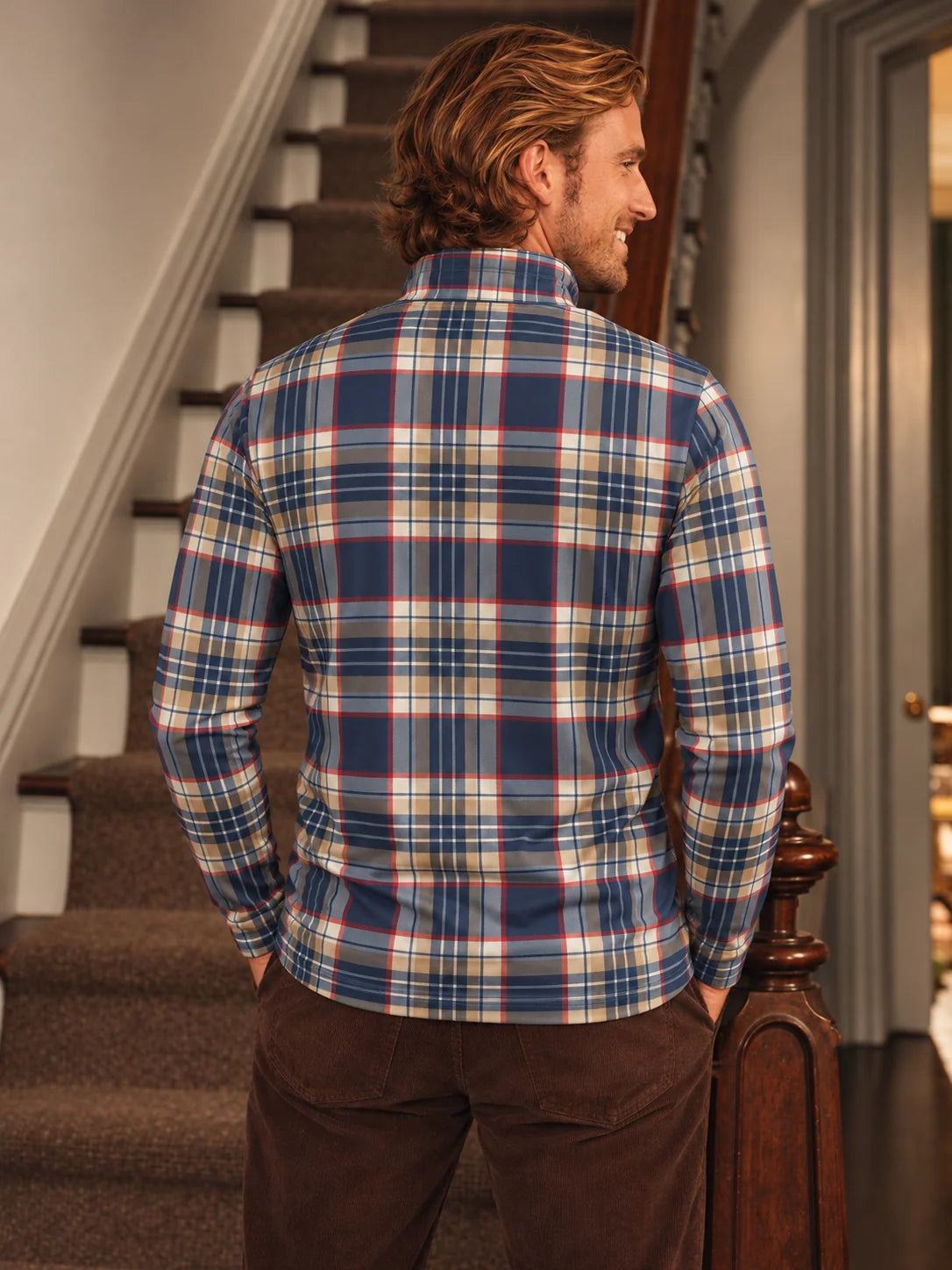 Golfpullover in Camel und Tintenschwarz mit Tartanmuster und Viertelreißverschluss