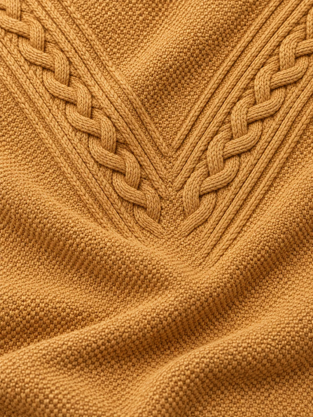 Golf-Pullover mit Viertelreißverschluss und Zopfmuster in Goldbraun- und Kameltönen