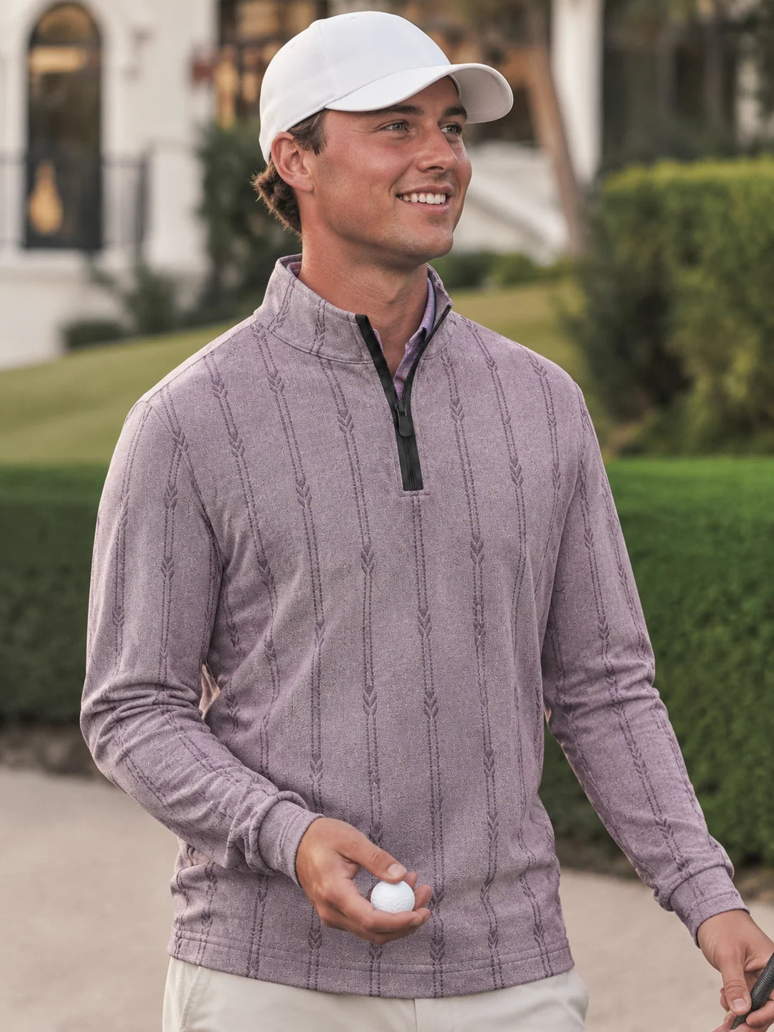 Golf-Pullover mit Viertelreißverschluss und Pfeil-Streifenmuster in Lavendel