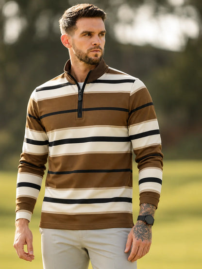 Golf-Pullover mit breiten Streifen in Espressobraun, Elfenbein und Schwarz und Viertelreißverschluss aus Funktionsmaterial