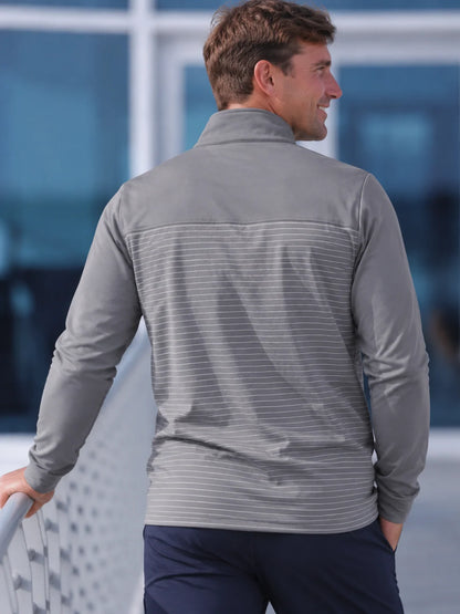 Grauer Golf-Pullover mit feinem Streifenmuster und kurzem Reißverschluss