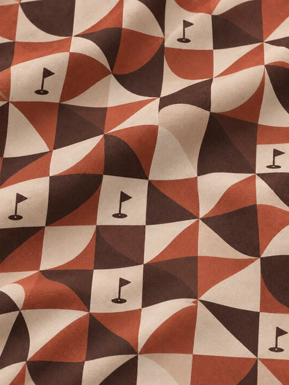 Terrakottafarbenes geometrisches Performance-Golfpoloshirt