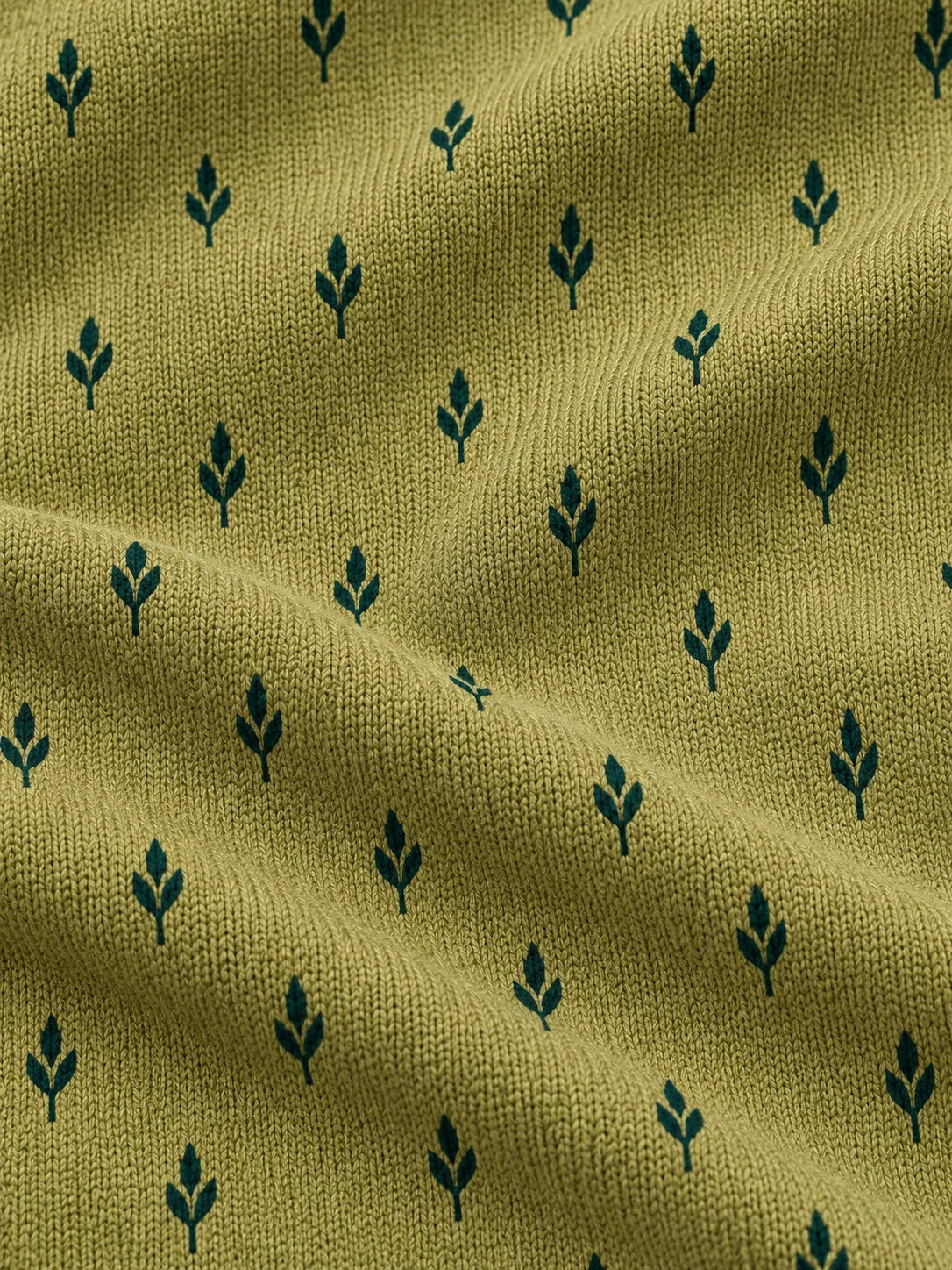 Performance-Golfpullover in Olivgrün mit goldenem Blätterrankenmuster und Viertelreißverschluss