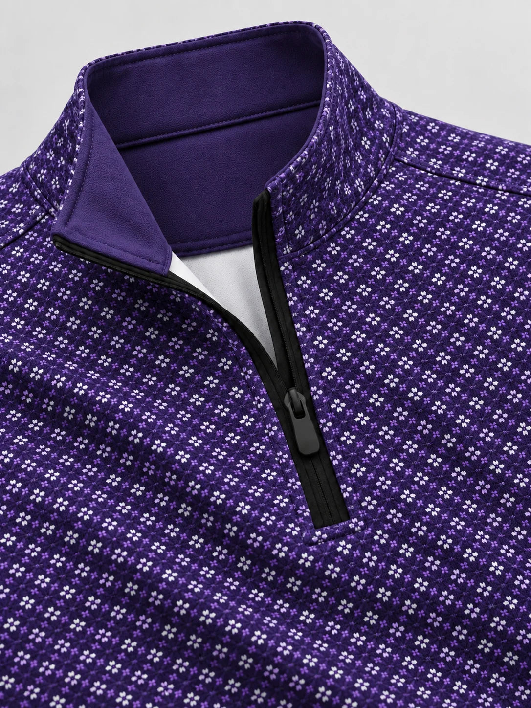 Dunkellila Golf-Pullover mit floralem Mini-Muster und Viertelreißverschluss aus Funktionsmaterial