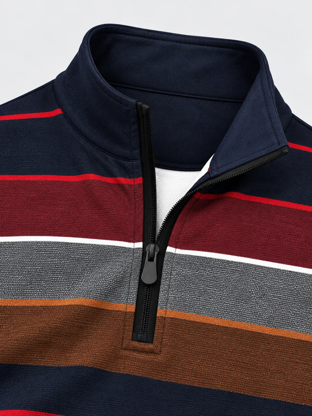 Bordeauxroter Golf-Pullover mit anthrazitfarbenen und kupferfarbenen Color-Blocking-Elementen und Viertelreißverschluss aus Funktionsmaterial
