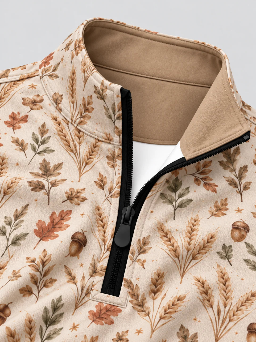 Cremefarbener Golfpullover aus Funktionsmaterial mit herbstlichem Blumenmuster und kurzem Reißverschluss