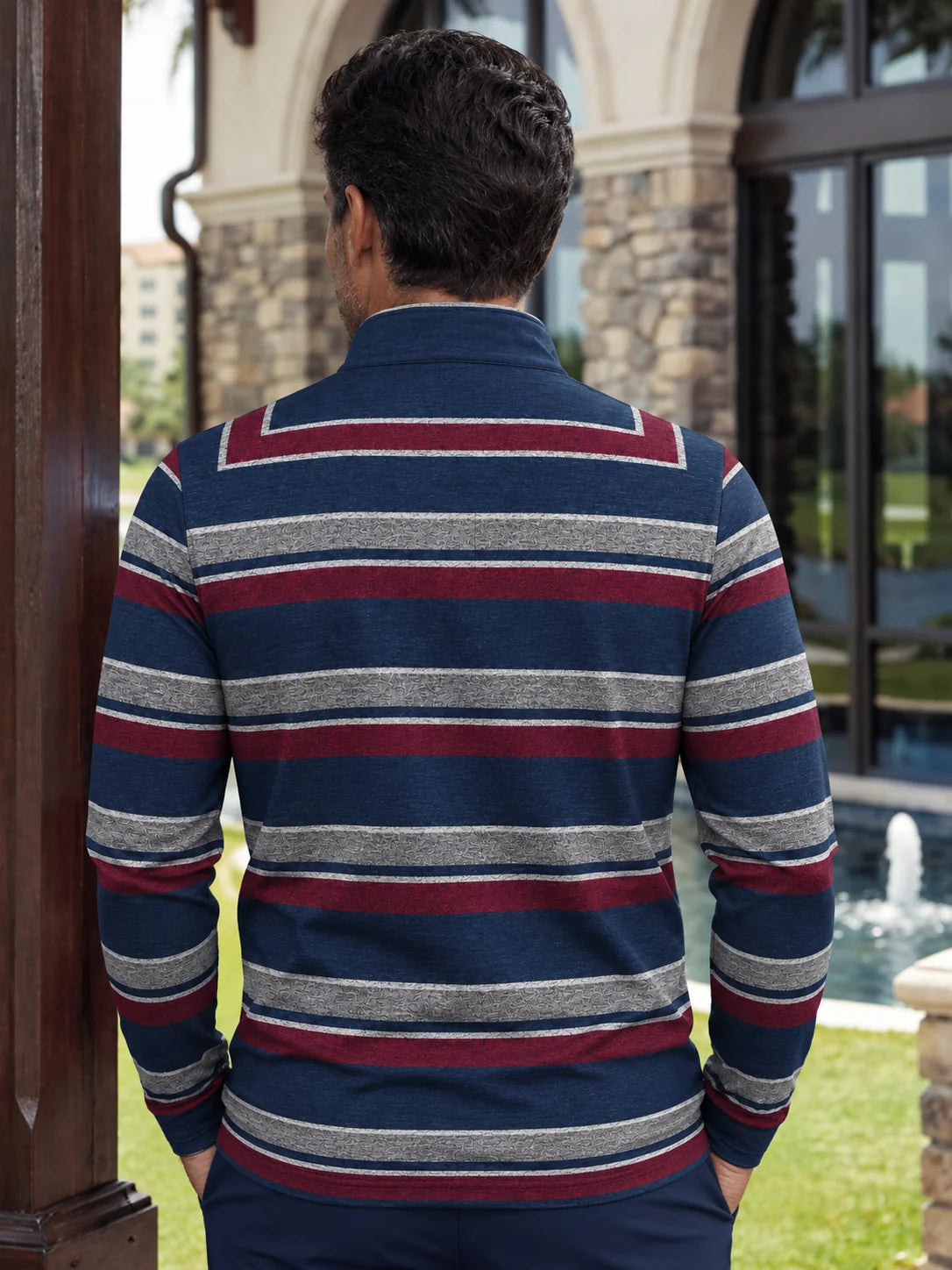Varsity-Pullover mit Streifen und Performance-Material im Quarter-Zip-Design