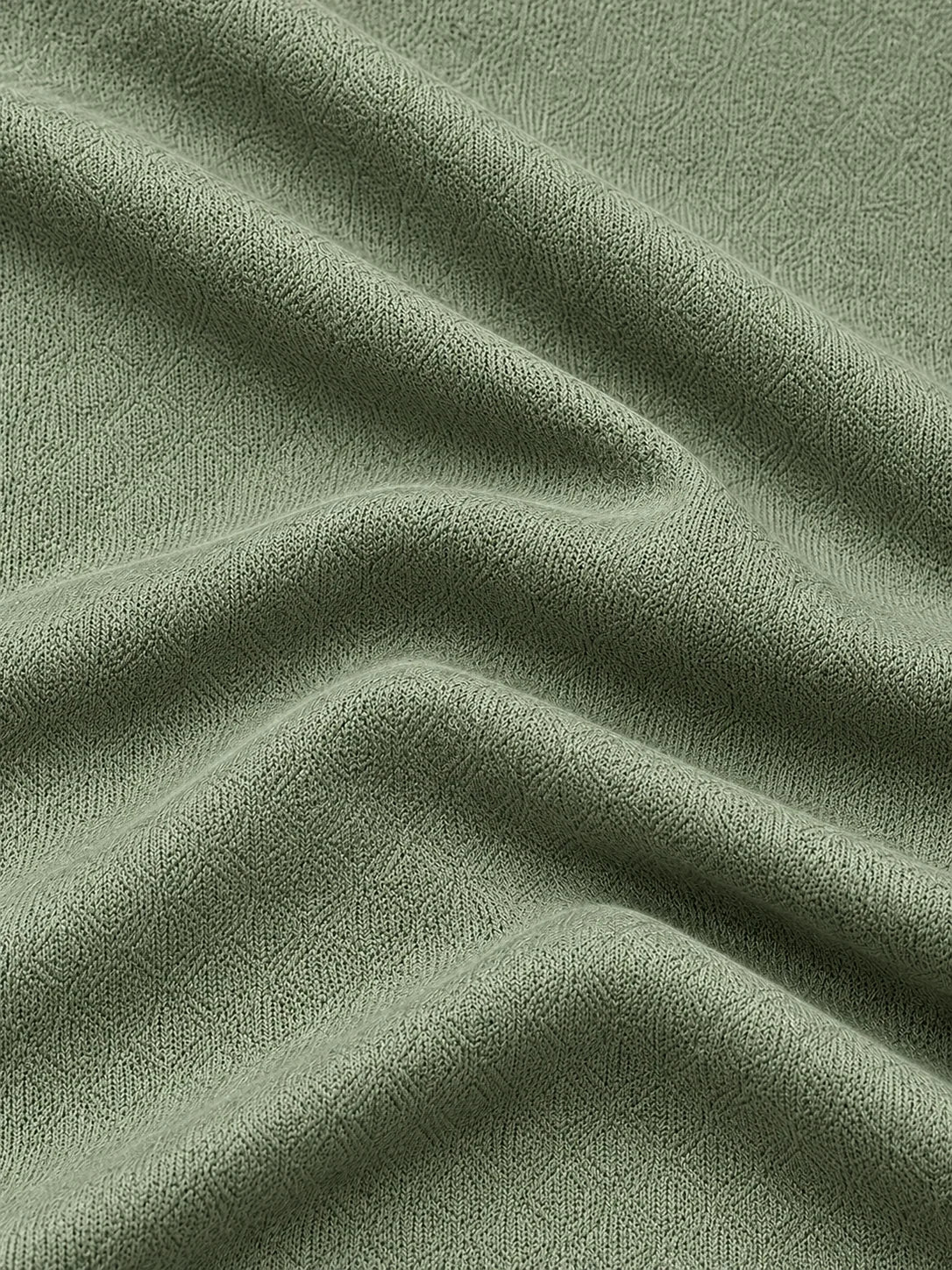 Salbeigrüner Golf-Pullover mit strukturierter Oberfläche und Viertelreißverschluss aus Funktionsmaterial