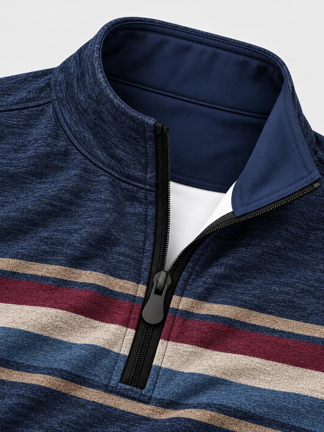 Golf-Pullover aus Funktionsmaterial in meliertem Marineblau mit retro-inspiriertem Bruststreifen und Viertelreißverschluss