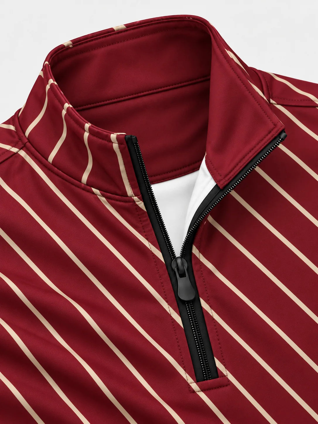 Golfpullover in Burgunderrot mit weihnachtlichem Streifenmuster und Viertelreißverschluss
