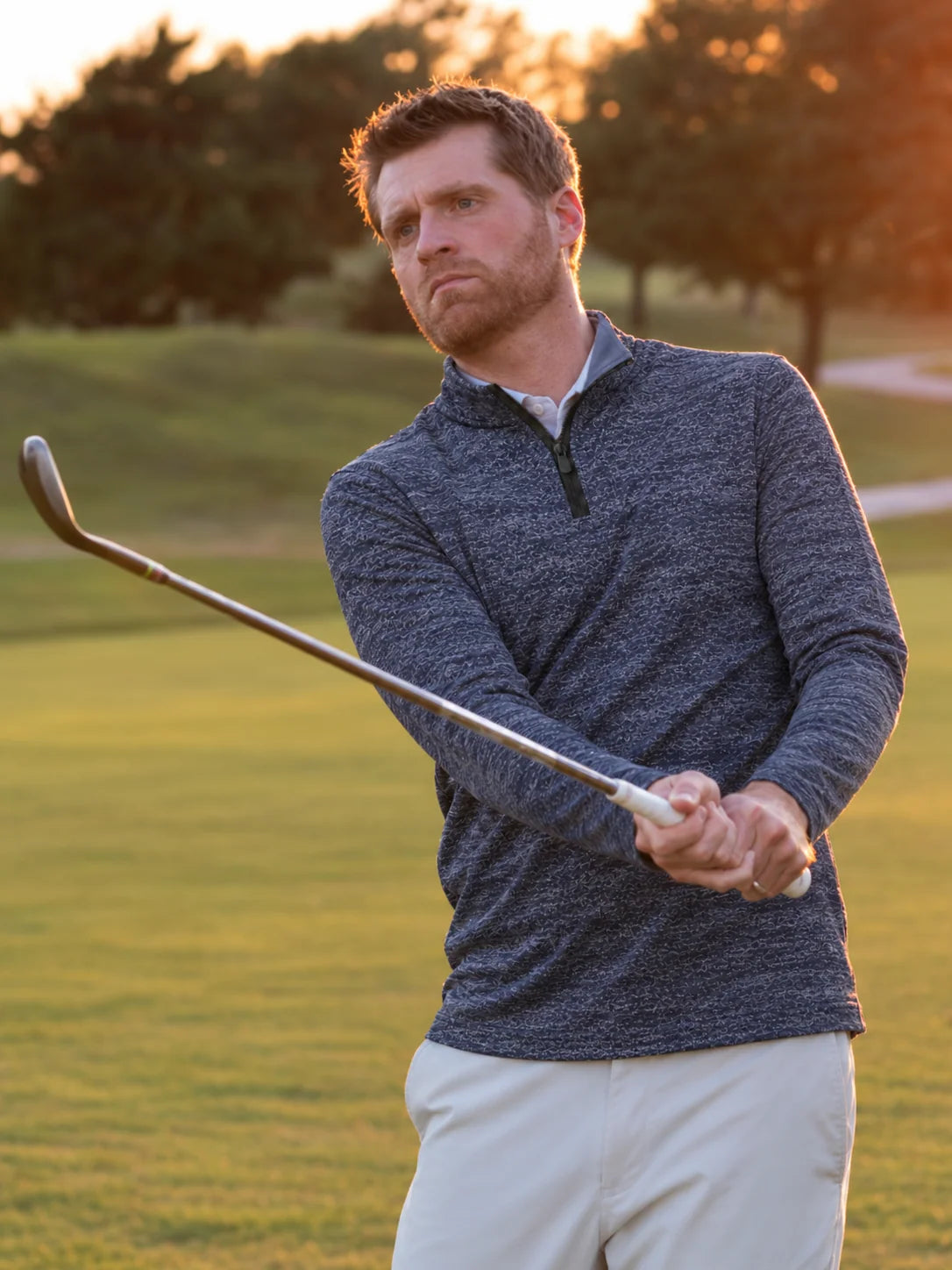 Golf-Pullover mit Viertelreißverschluss und melierter Struktur in Marineblau