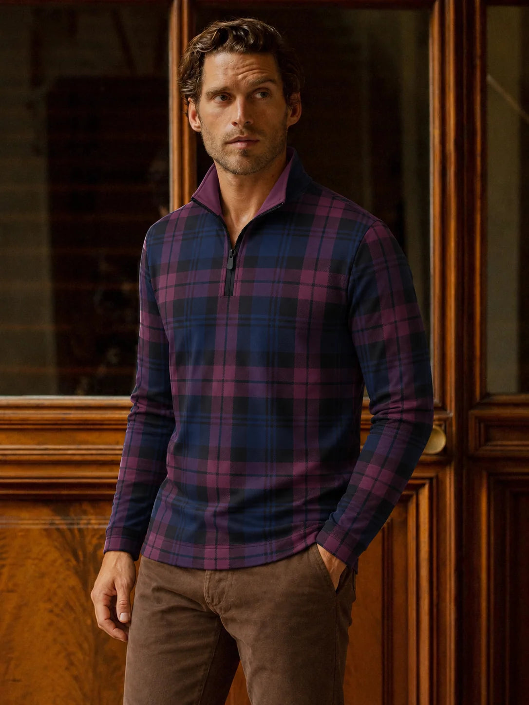 Golfpullover in Maulbeer-Lila mit Tartanmuster und Viertelreißverschluss