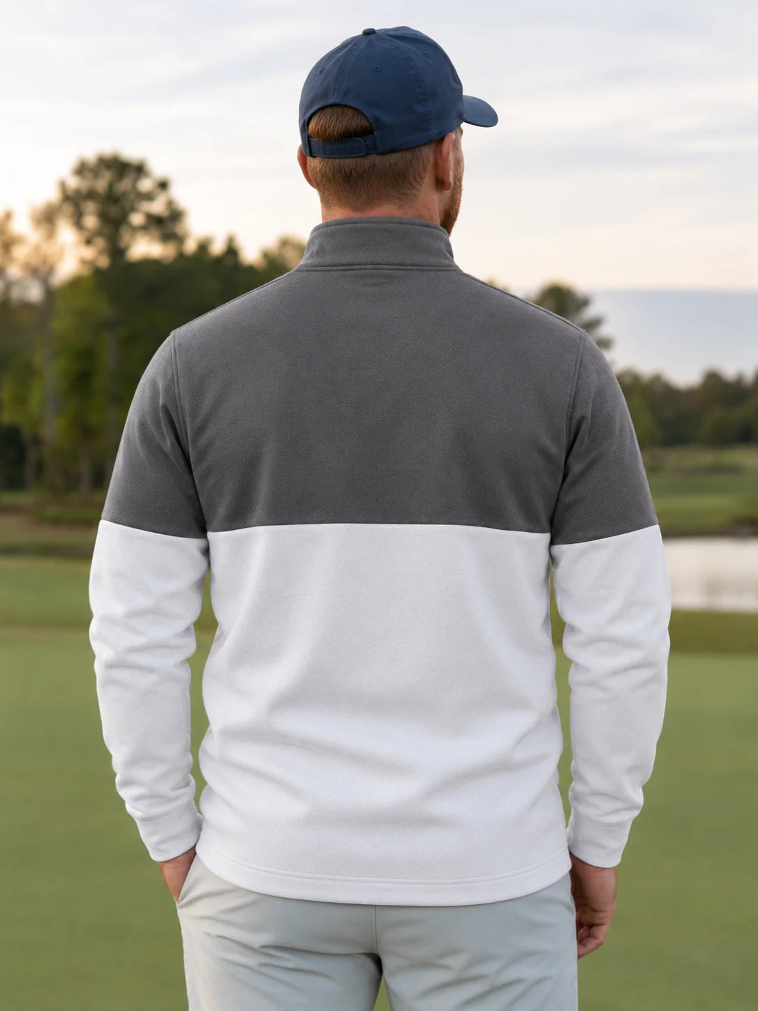 Golf-Pullover in Anthrazit mit Colorblock-Design und kurzem Reißverschluss