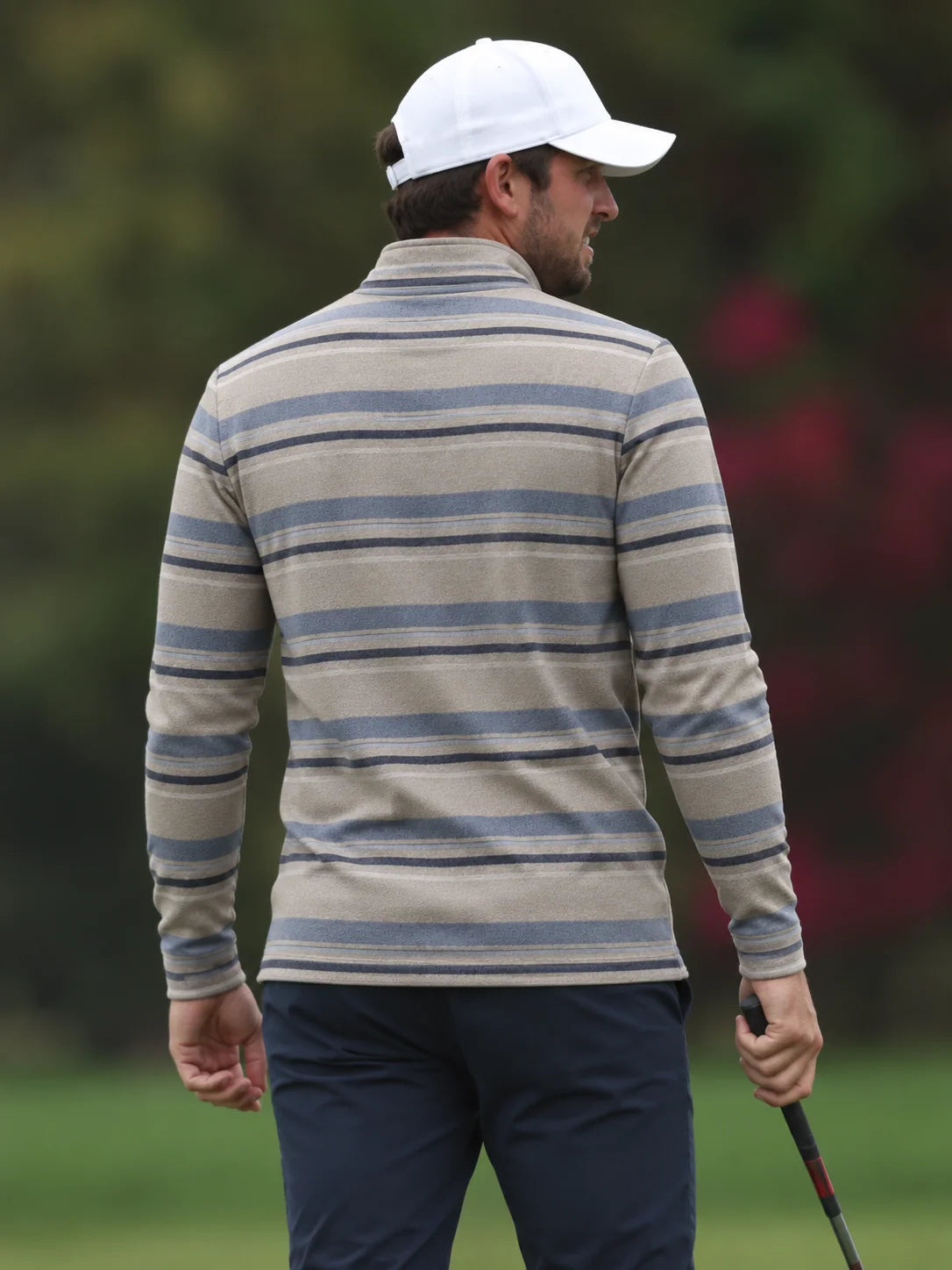 Sandfarbener Performance-Quarter-Zip-Pullover mit blauen Streifen