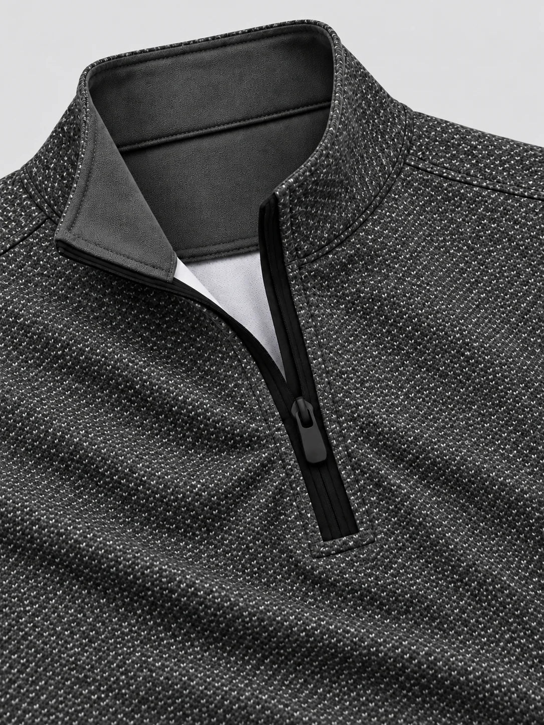 Anthrazitgrauer Golf-Pullover aus Birdseye-Funktionsstrick mit Viertelreißverschluss